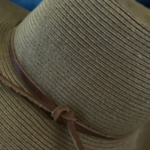 BRIXTON - Picture 11 of 11